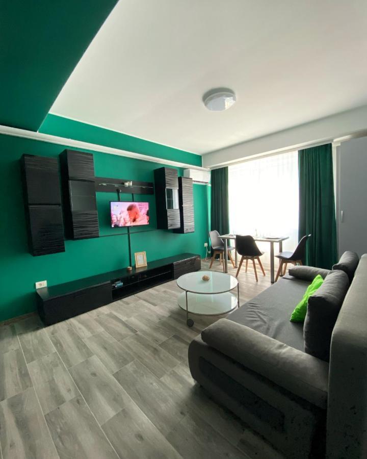 Green Studio Navodari Luaran gambar