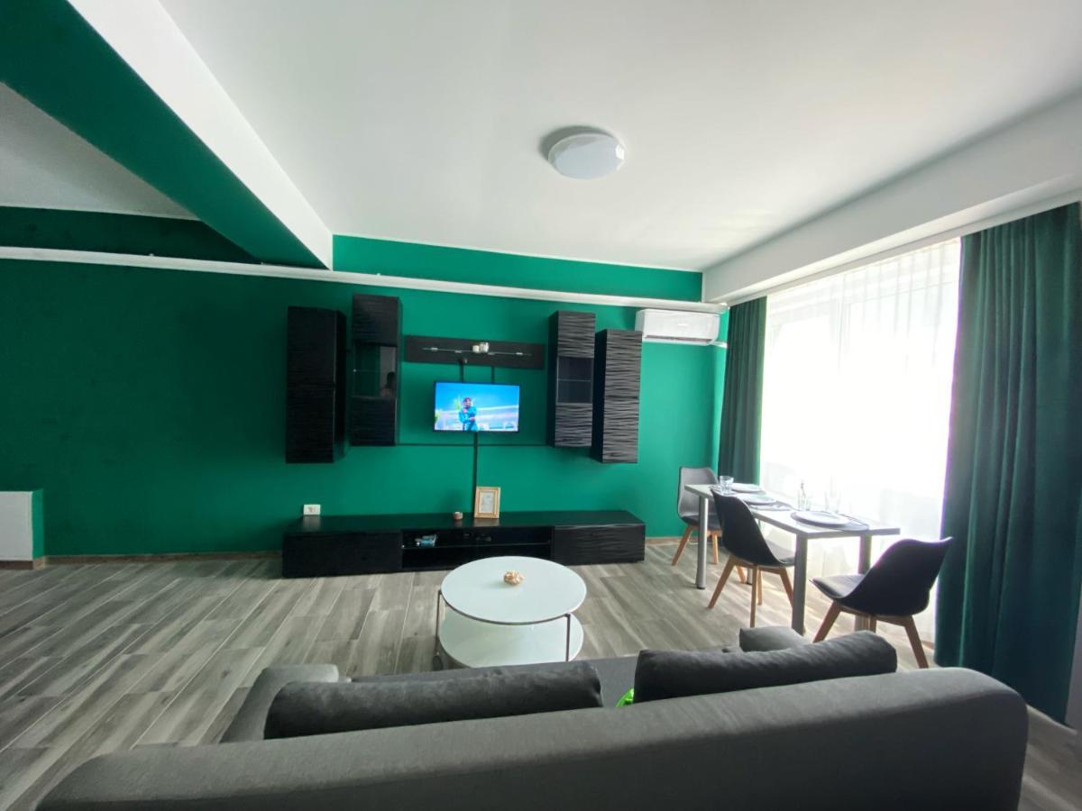 Green Studio Navodari Luaran gambar