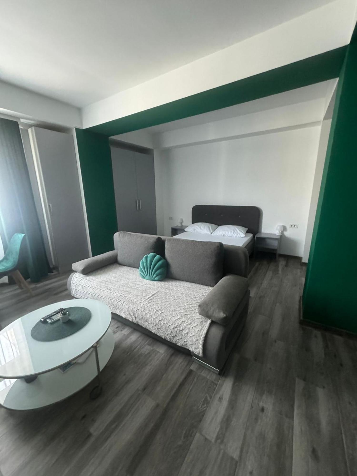 Green Studio Navodari Luaran gambar